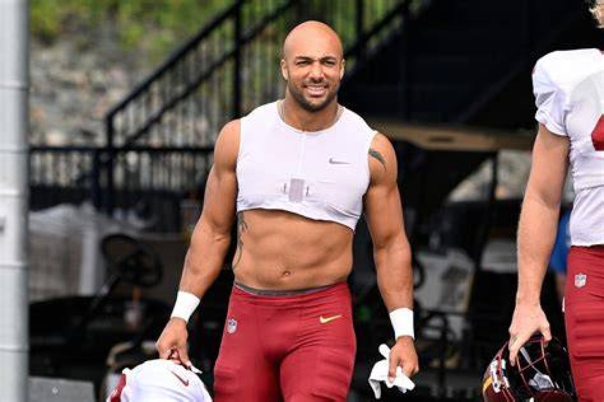 What Does Austin Ekeler Look Like in Long Hair? Is the Los Angeles Chargers Rb Bald?